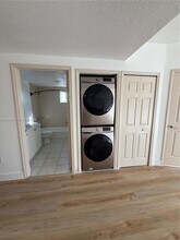 3410 Coral Way, Unit PH-06 in Miami, FL - Foto de edificio - Building Photo