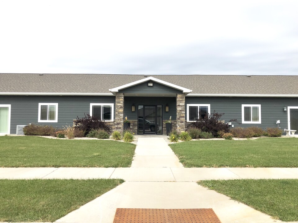 Quail View in Mitchell, SD - Building Photo