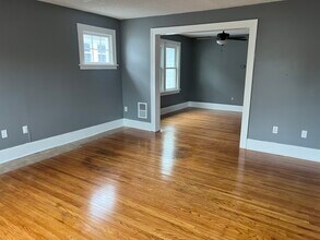 141 Nassau Ave, Unit Nassau Upper in Kenmore, NY - Foto de edificio - Building Photo