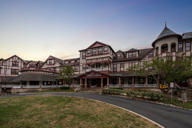 National Park Seminary Apartments in Silver Spring, MD - Foto de edificio - Building Photo