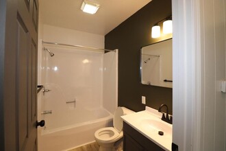 118 Fairway Ave in Monett, MO - Building Photo - Building Photo