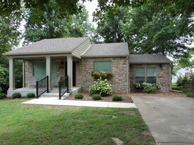 1512 Gary St in Columbia, MO - Building Photo