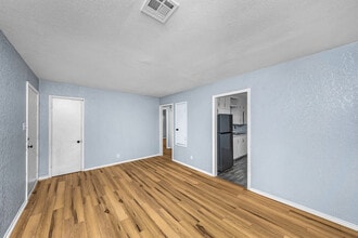 2218 NW Pollard Ave in Lawton, OK - Building Photo - Building Photo