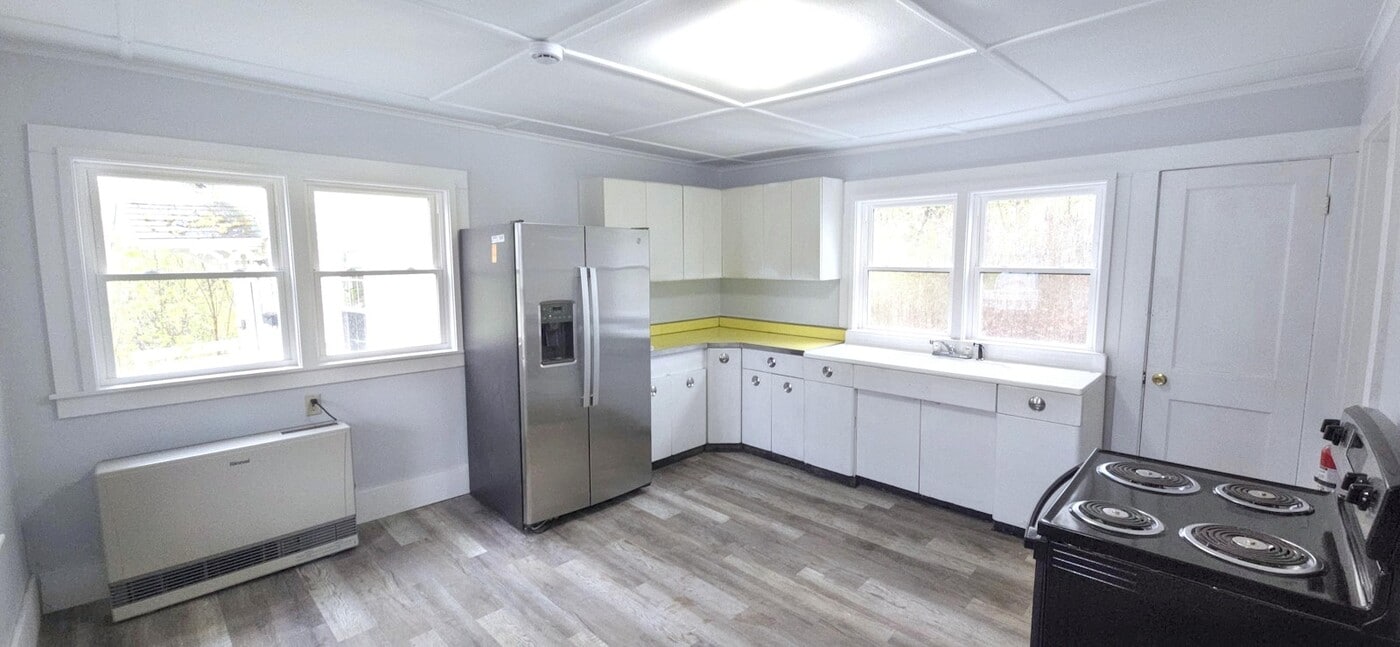 28 Grove St in Littleton, NH - Building Photo