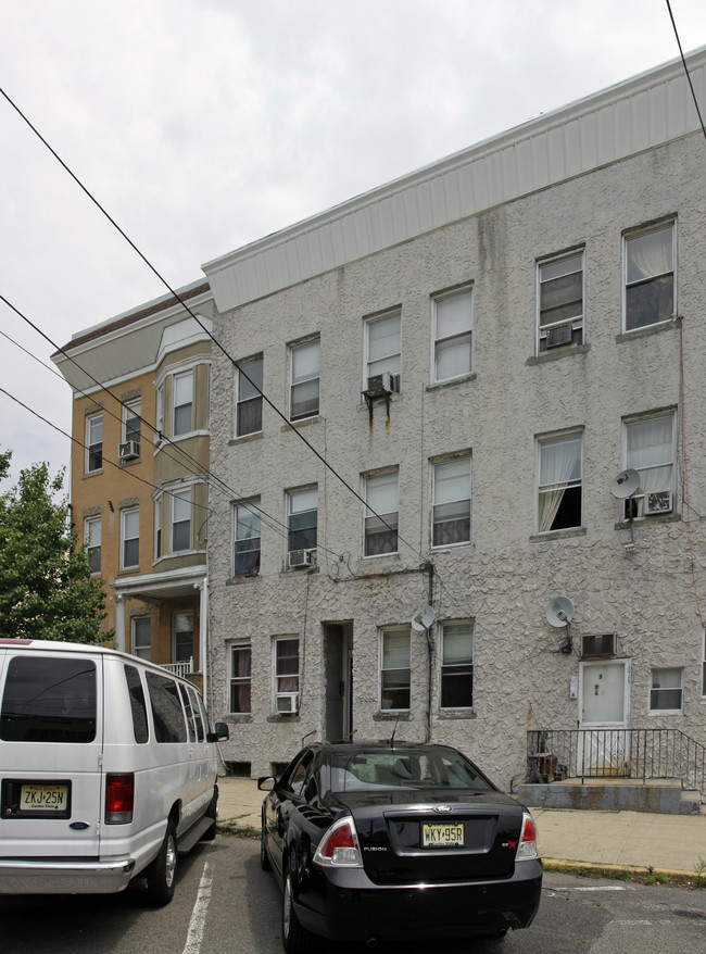 89 E 25th St in Bayonne, NJ - Building Photo - Building Photo