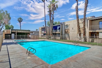 Cielo Vista Apartments in Indio, CA - Foto de edificio - Building Photo