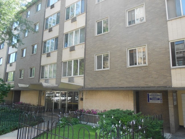property at 539 W Stratford Pl