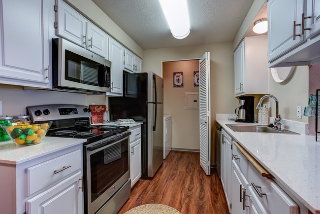 Commons at Dawson Creek Apartments in Hillsboro, OR - Foto de edificio - Building Photo