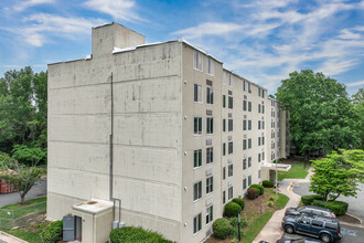 Winston Summit in Winston-Salem, NC - Building Photo - Primary Photo