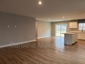 102 Stockland Trl in Fountain Inn, SC - Foto de edificio - Building Photo