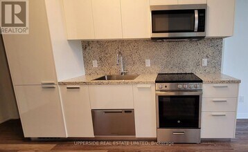 75-675 Canterbury Pl in Toronto, ON - Building Photo - Building Photo