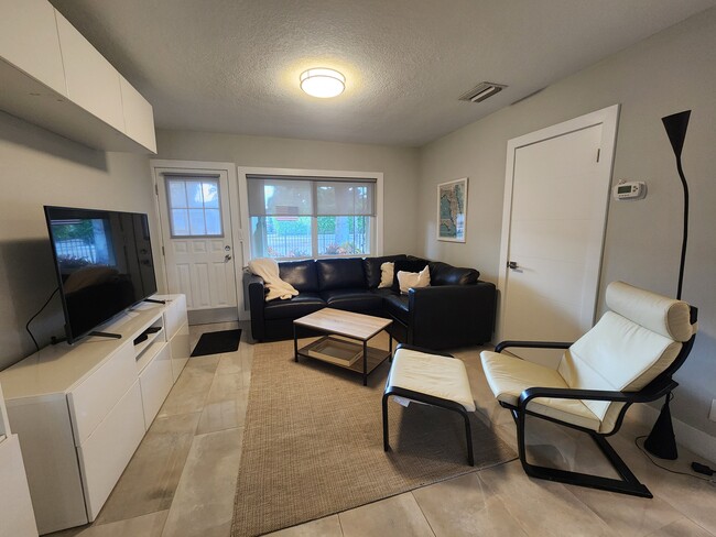 1008 SE 4th St, Unit 1006 in Boynton Beach, FL - Foto de edificio - Building Photo