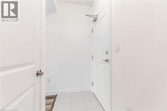 450 Dundas St E in Waterdown, ON - Building Photo - Building Photo