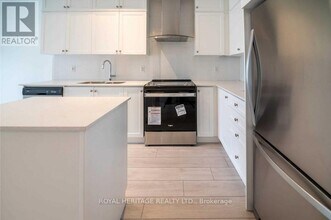 55 Duke St W in Kitchener, ON - Building Photo - Building Photo