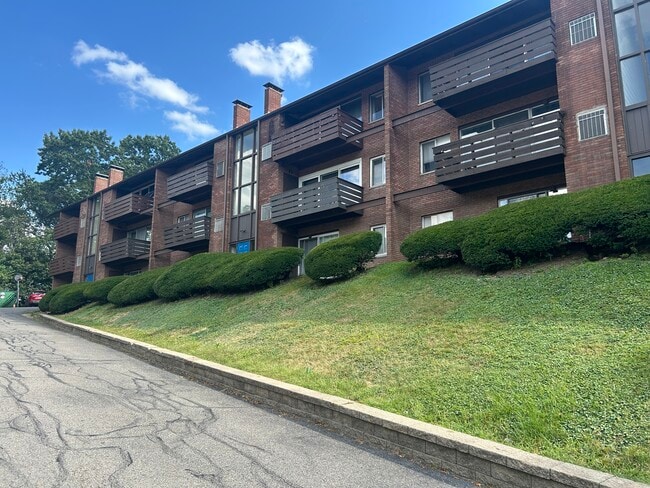 8179 Ohio River Blvd, Unit #7 in Emsworth, PA - Building Photo - Building Photo