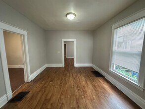 998 Butterworth St SW in Grand Rapids, MI - Building Photo - Building Photo