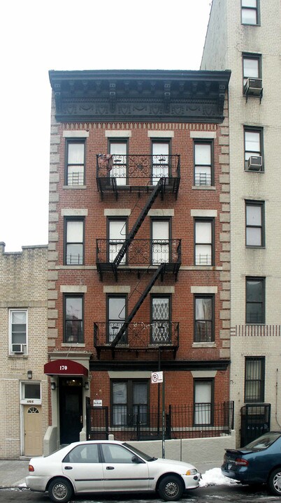 170 E 205th St in Bronx, NY - Building Photo