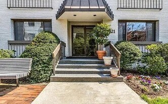 3821 Davis Pl NW in Washington, DC - Building Photo