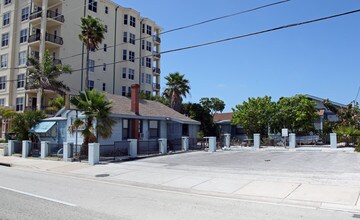 Starfish Cottage-Apartments in St. Petersburg, FL - Building Photo - Building Photo