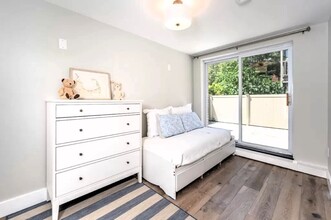 123 Sewall Ave, Unit 1G in Brookline, MA - Foto de edificio - Building Photo