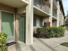 121 Oyster Bay Cir in Altamonte Springs, FL - Building Photo
