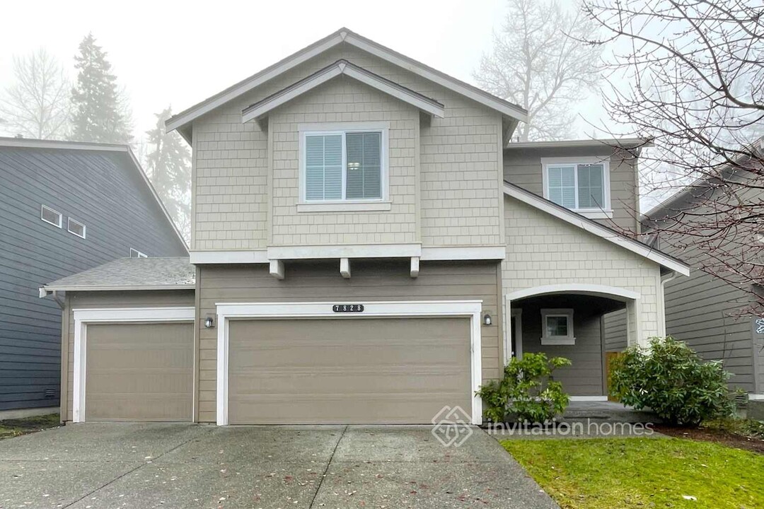 7828 165th St Ct E in Puyallup, WA - Foto de edificio