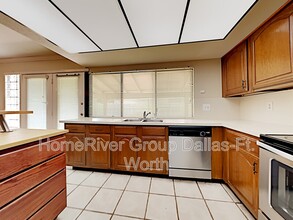 1523 Canadian Trail in Plano, TX - Foto de edificio - Building Photo