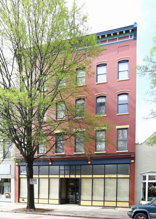 305 W Broad St in Richmond, VA - Foto de edificio