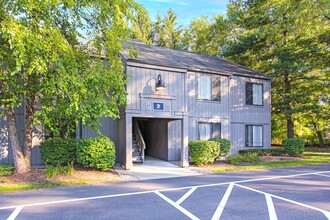 Woodlake Apartments in Albany, NY - Building Photo - Building Photo