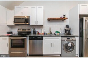 2817 W Girard Ave in Philadelphia, PA - Building Photo