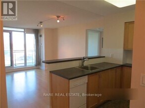 1-2121 Lake Shore Blvd W in Toronto, ON - Building Photo - Building Photo