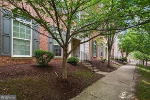 2593 Eastbourne Dr in Leesylvania, VA - Building Photo