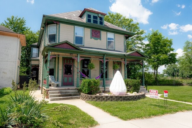 929 English Ave, Unit A in Indianapolis, IN - Foto de edificio - Building Photo