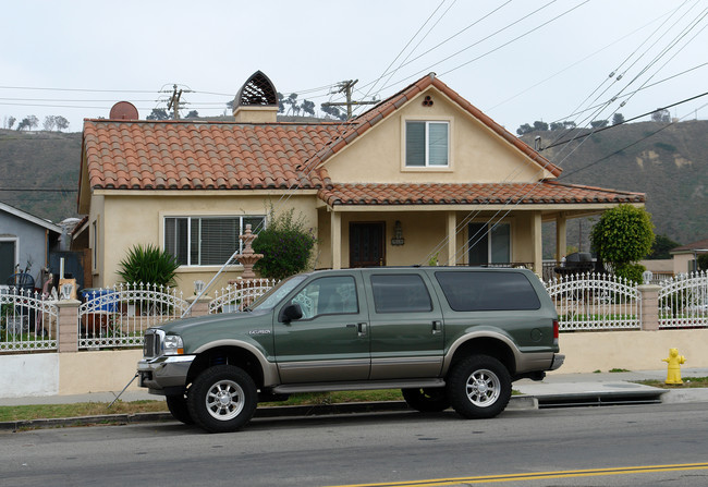 910 N Olive St in Ventura, CA - Foto de edificio - Building Photo