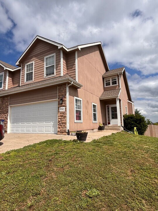 1702 Lydia Ct in Junction City, KS - Building Photo