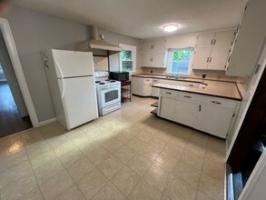 1407 Bel Aire Dr in Tullahoma, TN - Building Photo - Building Photo