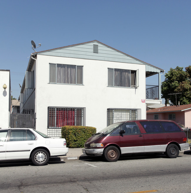 6804 Seville Ave in Huntington Park, CA - Foto de edificio - Building Photo