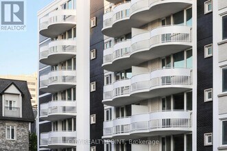 11 Walmer Rd in Toronto, ON - Building Photo - Building Photo