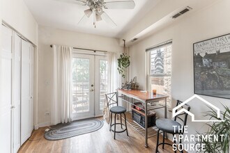 906 N Wood St, Unit 1F in Chicago, IL - Building Photo - Building Photo