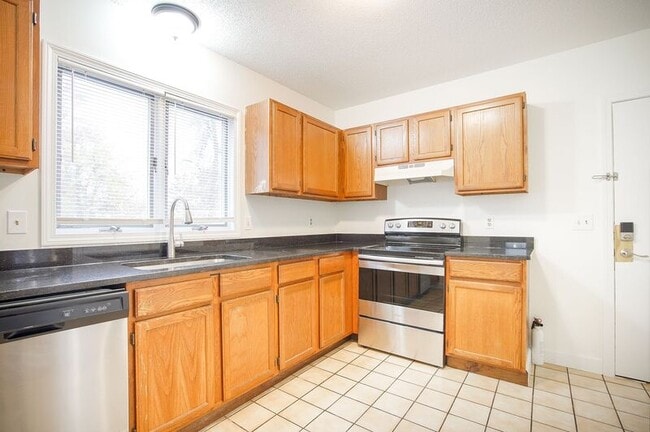 888 St James Ave in Springfield, MA - Building Photo - Building Photo