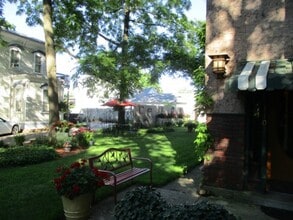 1107 State St, Unit Apartment 3 in St. Joseph, MI - Building Photo - Building Photo