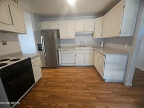 3430 Nowlin Ln in Sparks, NV - Foto de edificio - Building Photo