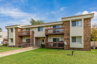 Ramsgate Square Apartments in Clinton Township, MI - Building Photo - Primary Photo