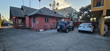 701 W 46th St in Los Angeles, CA - Building Photo - Building Photo