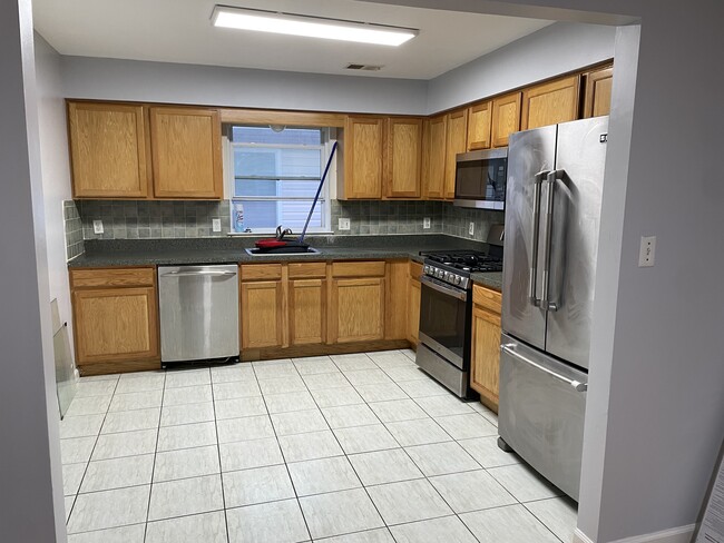 258 W Runyon St, Unit 2nd floor