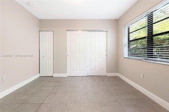214 Salamanca Ave in Coral Gables, FL - Building Photo - Building Photo
