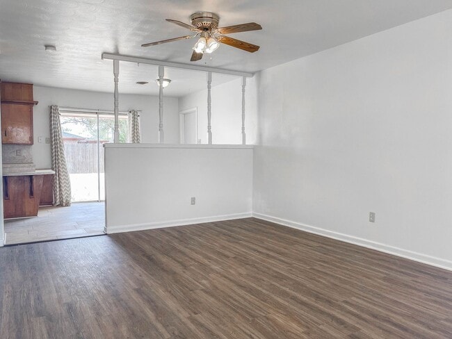 4915 6th St in Lubbock, TX - Building Photo - Building Photo