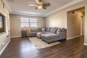 5201 18th St in Lubbock, TX - Building Photo - Building Photo