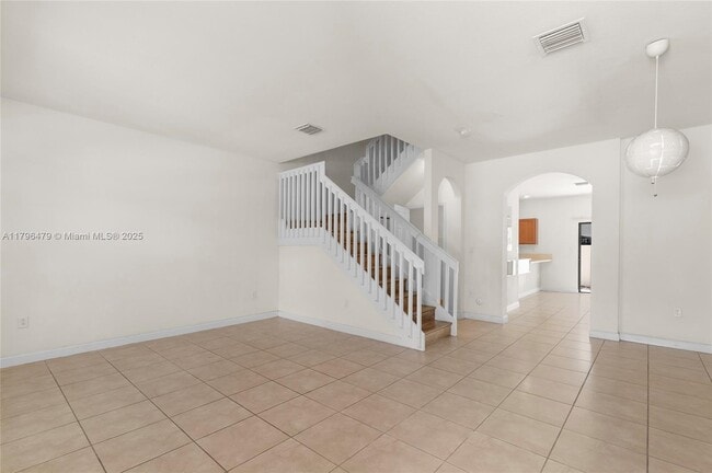 9314 W 33rd Ln in Hialeah, FL - Foto de edificio - Building Photo