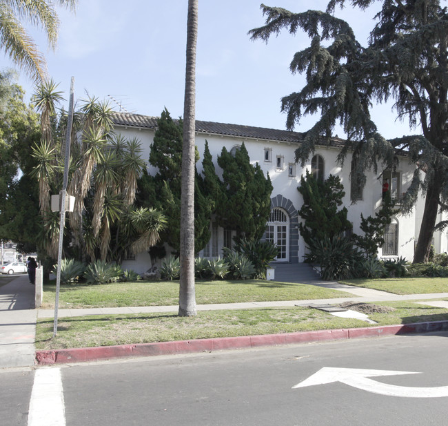 100-104 1/2 S Berendo St in Los Angeles, CA - Building Photo - Building Photo